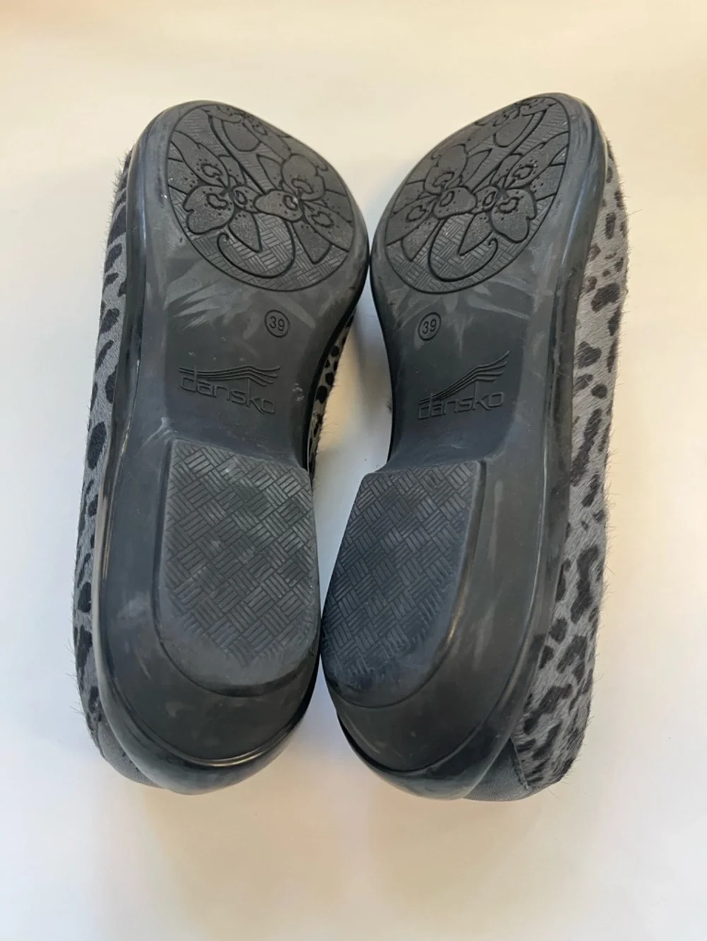 Dansko‎ Leopard-Print Gray & Black Leather Calf Hair Loafers Sz. 39